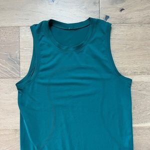 Lululemon Women’s swiftly breathe muscle tank top size 4